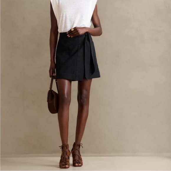 Banana Republic black wrap skirt - Picture 1 of 4